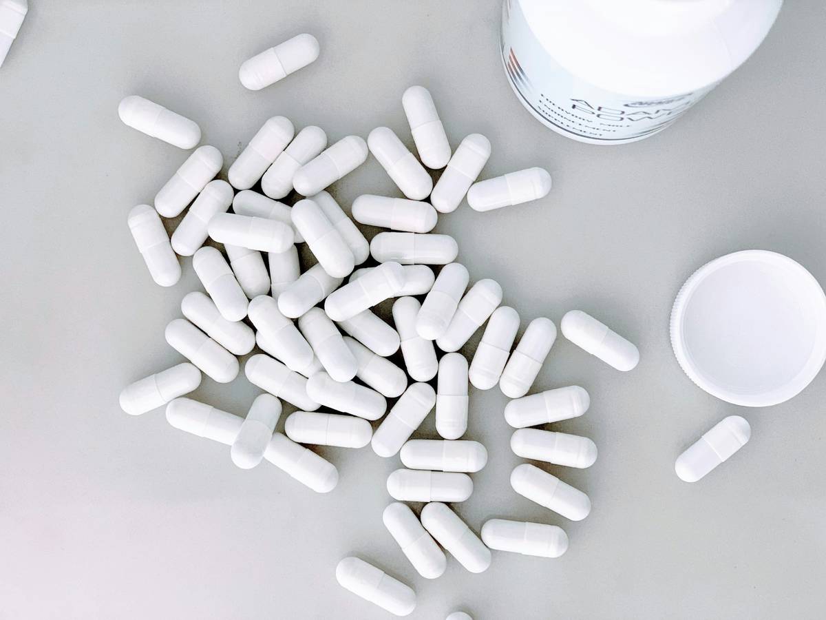 Chart comparing evidence-backed probiotic strains for specific gut conditions like IBS, diarrhea, and bloating